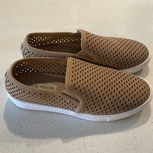 EUC Steve Madden tan leather slides